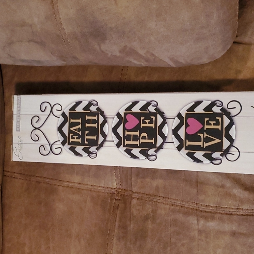 Encore wall plate hangers